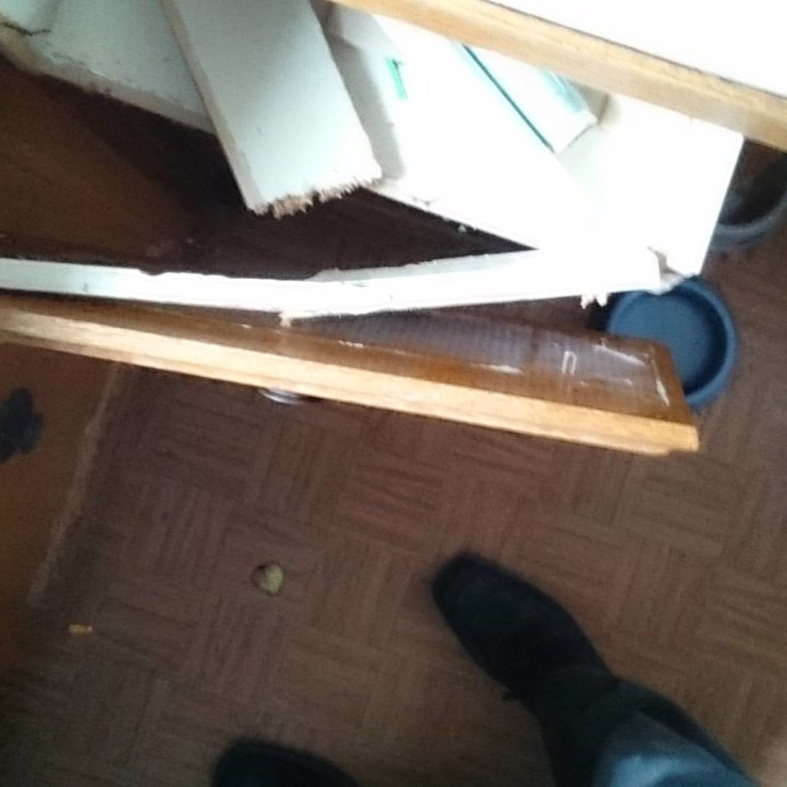 Detalle de gabinetes de cocina a la medida en madera
